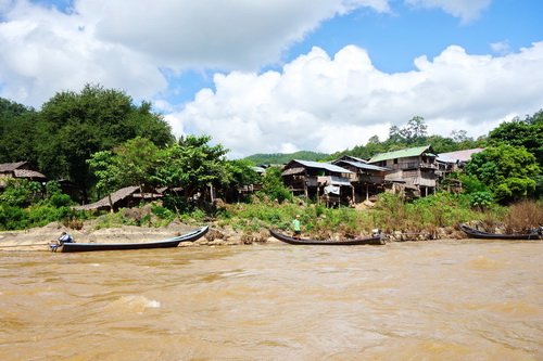 baan nam phiang din, baan nam piang din, baan huay pu keng, baan huai pu keng, long neck village