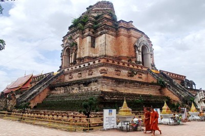 chedi luang temple