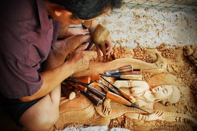 private tour wood carving village