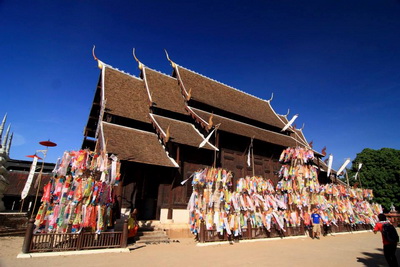 phan tao temple, wat phan tao, attractions temple in chiang mai