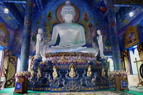 wat rong suea ten, rong suea ten temple, blue temple chiang rai, wat rong suea ten chiang rai