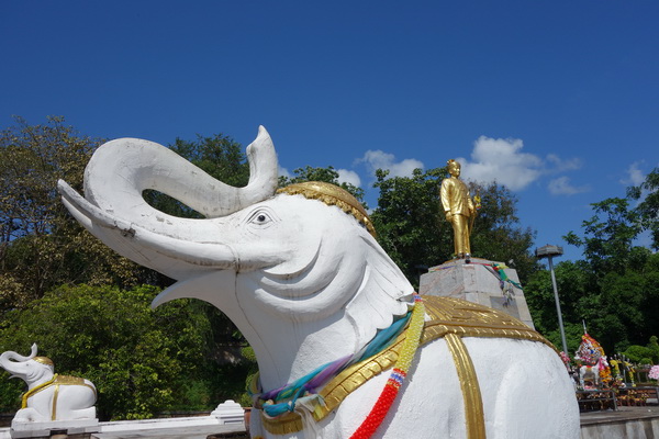 phraya singhanat racha memorial, phraya singhanatracha memorial, phraya singhanat racha, phraya singhanatracha, the 1st ruler of mae hong son, the 1st ruler of maehongson, phraya singhanat racha statue, phraya singhanatracha statue