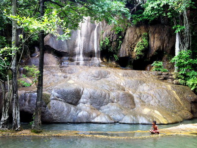 sai yok waterfall, saiyok waterfall, sai yok waterfall kanchanaburi, saiyok waterfall kanchanaburi