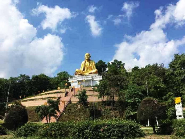 kruba sri wichai monument, kruba sri wichai monument lamphun, kruba srivichai monument, kruba srivichai monument lamphun, kruba sri vichai monument, kruba sri vichai monument lamphun