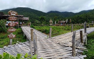 kokulo bridge, pai bamboo bridge, tour pai green season, tour pai, budget tour in pai, pai join in group tour