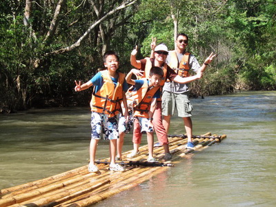 bamboo rafting along mae wang river, bamboo rafting mae wang, mae wang national park tour