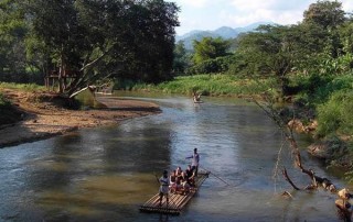 pai bamboo rafting, bamboo rafting in pai, bamboo rafting along pai river
