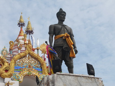 pho khun ngam muang monument, pho khun ngam muang, pho khun ngam muang in phayao, pho khun ngam muang monument in phayao