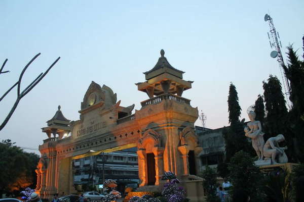 muang laplae, muang laplae museum, muang laplae uttaradit, uttaradit town gate