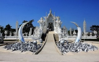 wat rong khun, rong khun temple, private tour chiang rai, day tour chiang rai, chiang rai city tour, tour chiang rai