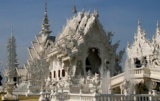 wat rong khun, rong khun temple, private tour chiang rai, day tour chiang rai, chiang rai city tour, tour chiang rai