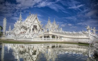 wat rong khun, rong khun temple, private tour chiang rai, day tour chiang rai, chiang rai city tour, tour chiang rai