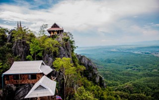 wat chaloem phra kiat, lampang day tour, one day tour lampang, tour to lampang, lampang tour