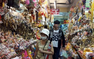 chiang mai city tour, private tour chiang mai, half day tour chiang mai, kad luang, warorot market