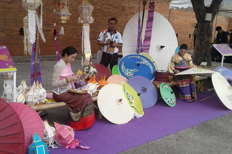 Traditional umbrella painting show at the Sunday Walking Street